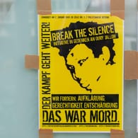 "Break the silence" steht auf einem Plakat in Gedenken an Oury Jalloh: Die genauen Umstände des Todes konnten noch nicht geklärt werden.