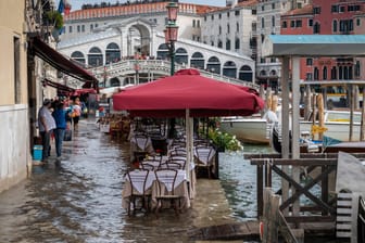 Hochwasser in Venedig: In der norditalienischen Lagunenstadt erwarteten die Behörden für Mittwochabend erneut Flut. (Archiv)