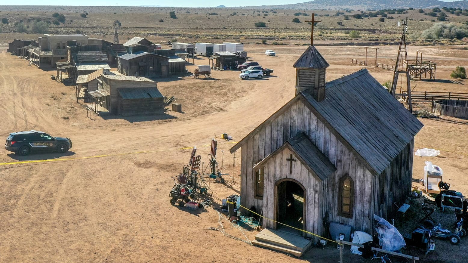 Die Holzkirche am Drehort des Westerns "Rust": Hier ereignete sich der tödliche Unfall.