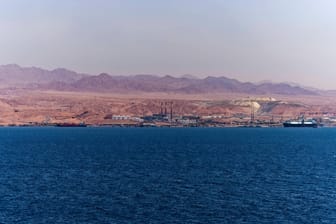 Rohölanlage im Golf von Oman (Symbolbild): Gab es einen Vorfall mit einem iranischen Öltanker?