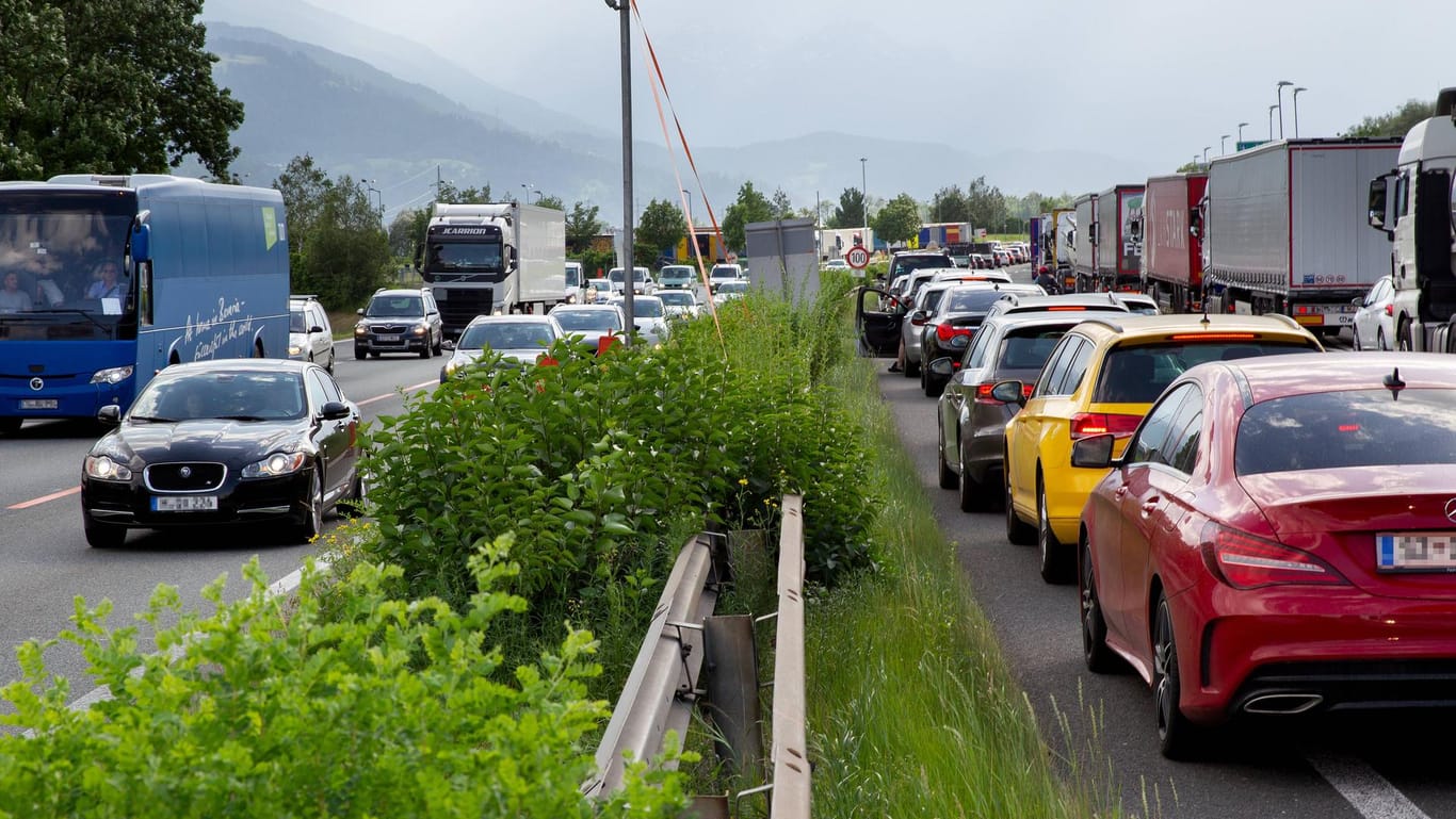 A12 bei Innsbruck: Nach einem Stau auf der dortigen Autobahn hat ein Mann auf seine Mutter mit einem Messer eingestochen. (Archivfoto)