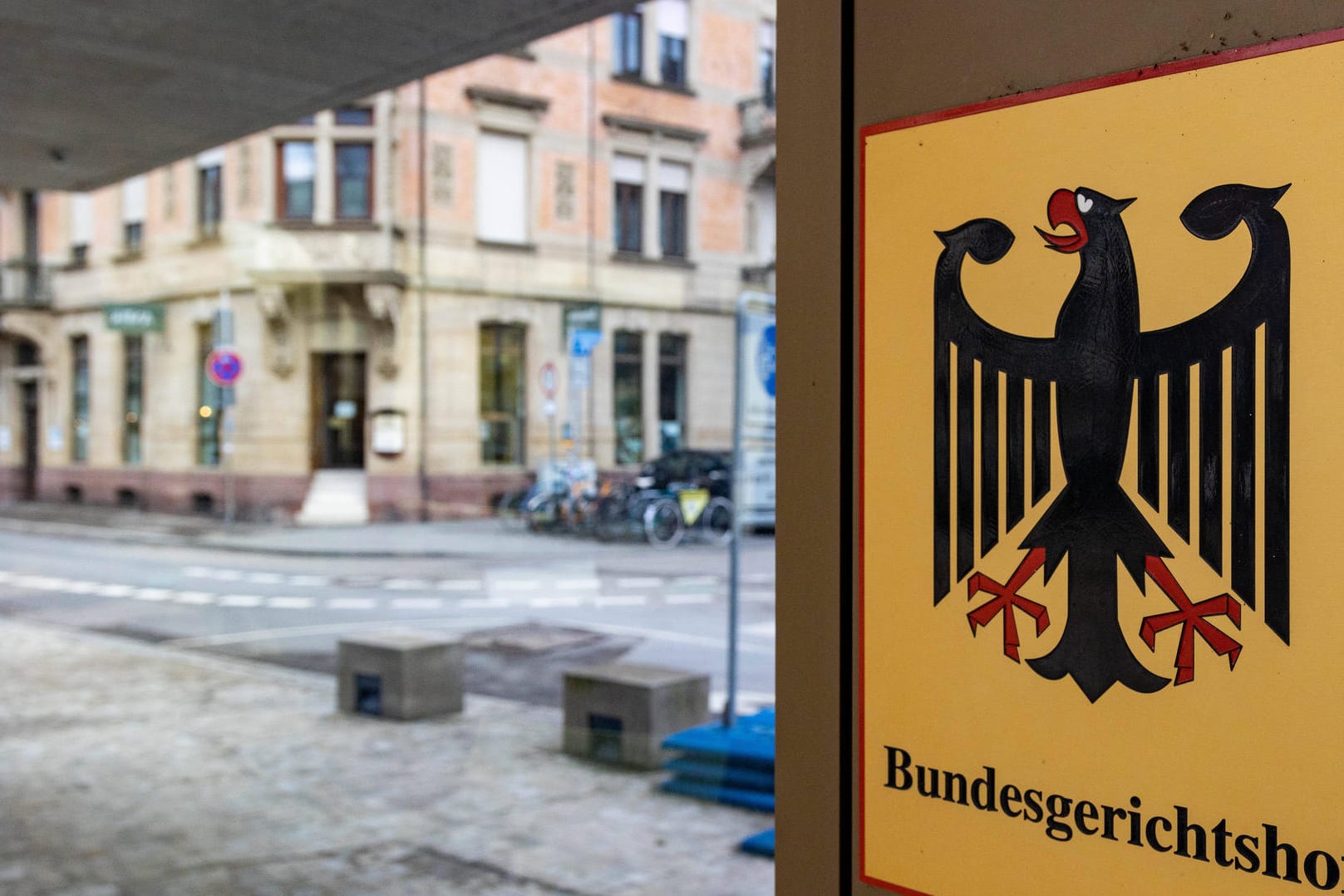 Der Bundesgerichtshof in Karlsruhe: Klubs müssen weiterhin für Aktionen ihrer Fans haften, das hat das BGH am Donnerstag beschlossen.