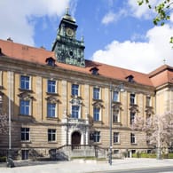 Sitz vom Landgericht Schweinfurt in Unterfranken (Archivbild): Der Mann wurde zu zehn Jahren Haft verurteilt.
