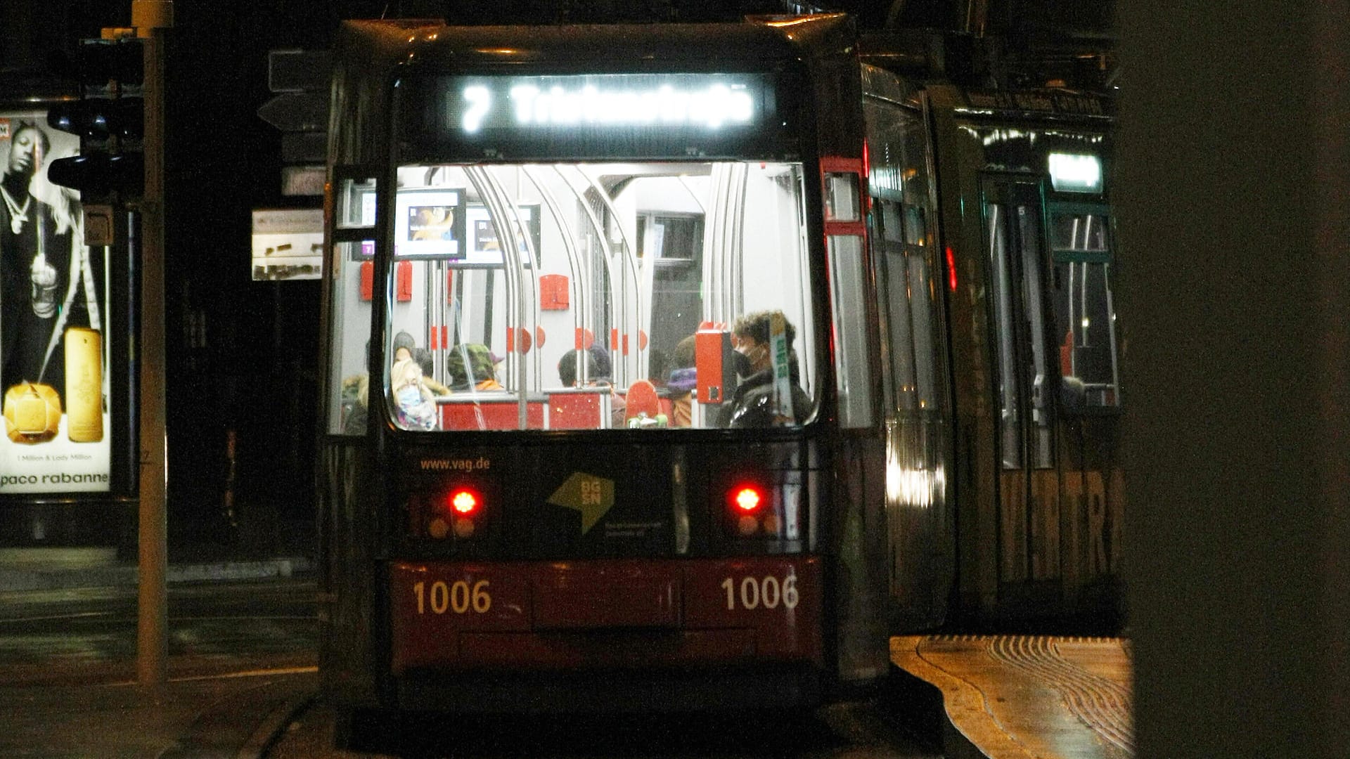 Straßenbahn in Nürnberg (Symbolbild): Der Mann war bereits polizeibekannt.