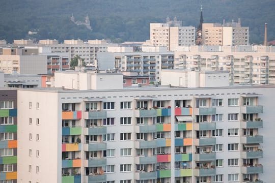 Laut dem Statistischen Bundesamt wohnt gut jeder Siebte Städter in beengten Verhältnissen.