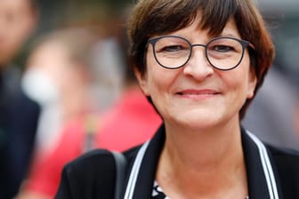 Saskia Esken im Wahlkampf (Archivbild): Die SPD-Chefin war auch als Ministerin in einer Ampel-Regierung gehandelt worden.