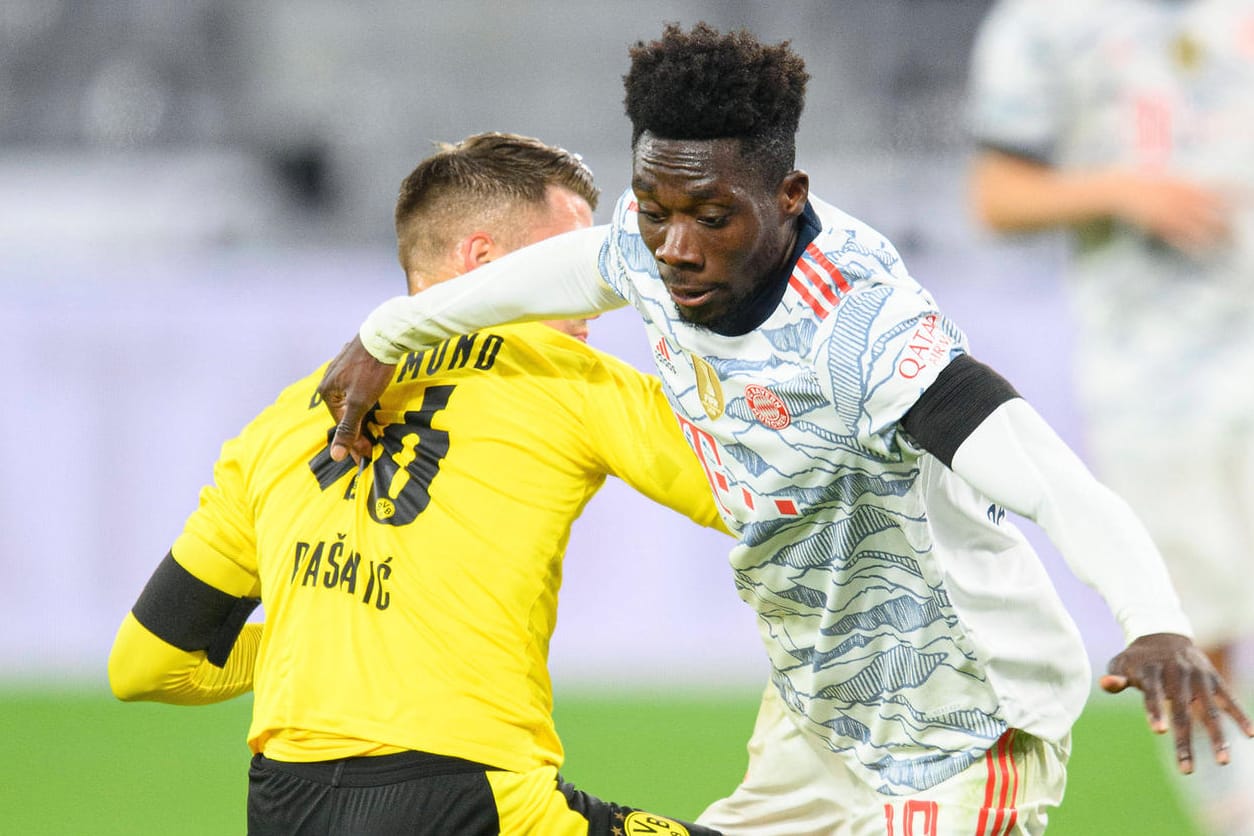 Alphonso Davies und Marco Pasalic im Zweikampf: Die Begegnung zwischen Bayern und BVB wird an einem Samstagabend stattfinden.