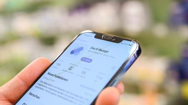 QR-Code statt Papier: Das E-Rezept soll die Zettelwirtschaft bei Rezepten beenden. QR-Code statt Papier: Das E-Rezept soll die Zettelwirtschaft bei Rezepten beenden.
