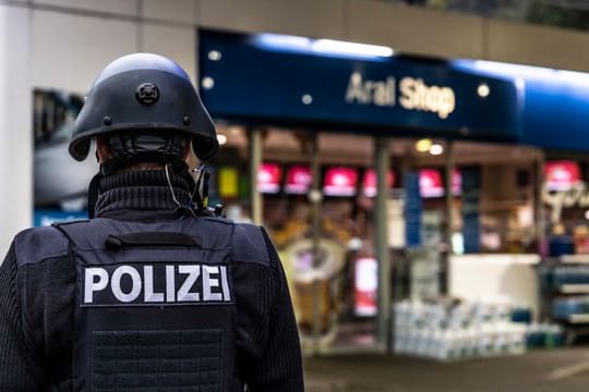 Bewaffneter erschießt Angestellten einer Tankstelle