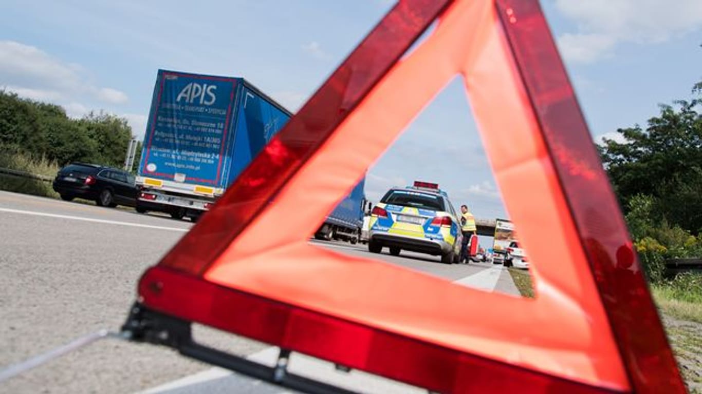 Verkehrsunfall mit mehreren Fahrzeugen: Nicht jeder, der am Unfall beteiligt ist, ist automatisch mitschuldig.