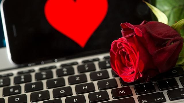 Online-Dating war noch vor 10 oder 20 Jahren eher ein Randphänomen.