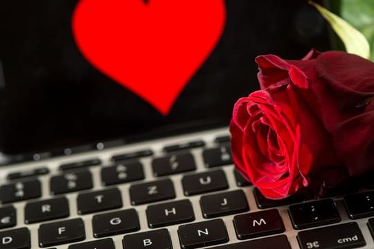 Online-Dating war noch vor 10 oder 20 Jahren eher ein Randphänomen.