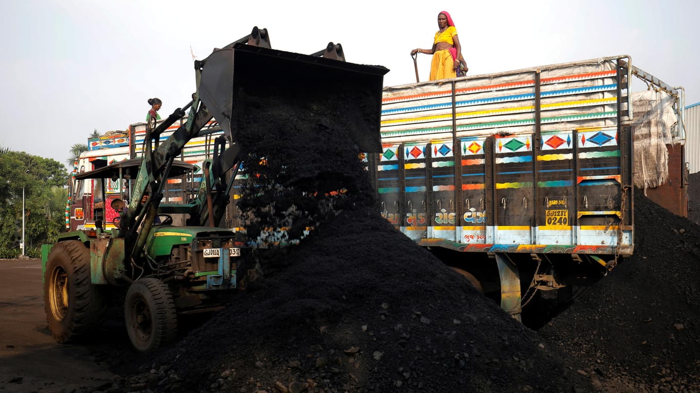 Kohleverarbeitung in Indien: Das Land ist von dem fossilen Energieträger abhängig.