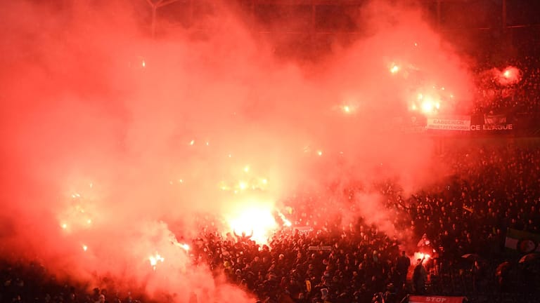 Pyrotechnik im Olympiastadion: Zum Spiel zwischen Union Berlin und Feyenoord Rotterdam waren mehrere tausend Fans aus den Niederlanden angereist.