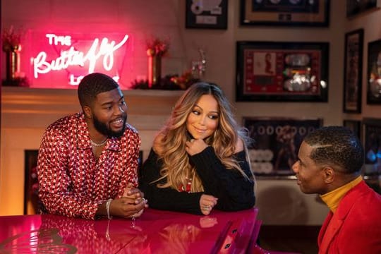 Die Sänger Khalid (l-r), Mariah Carey und Kirk Franklin singen "Fall In Love At Christmas".