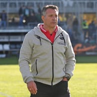 Hat derzeit andere Sorgen als das Auswärtsspiel bei St. Pauli: Sandhausen-Coach Alois Schwartz.
