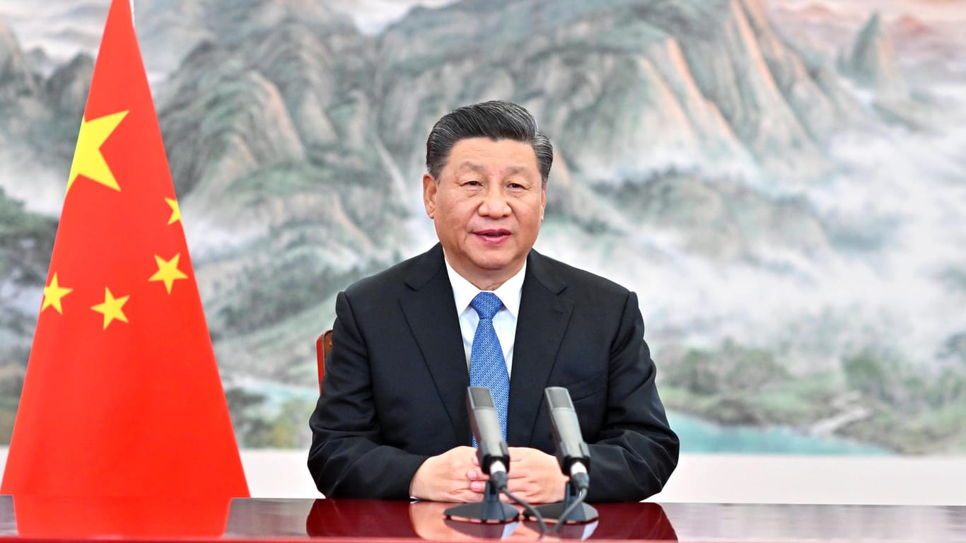 Chinas Staatspräsident Xi Jinping bei einer Zeremonie Ende Oktober: Zwei deutsche Journalisten haben eine Biografie über ihn geschrieben.