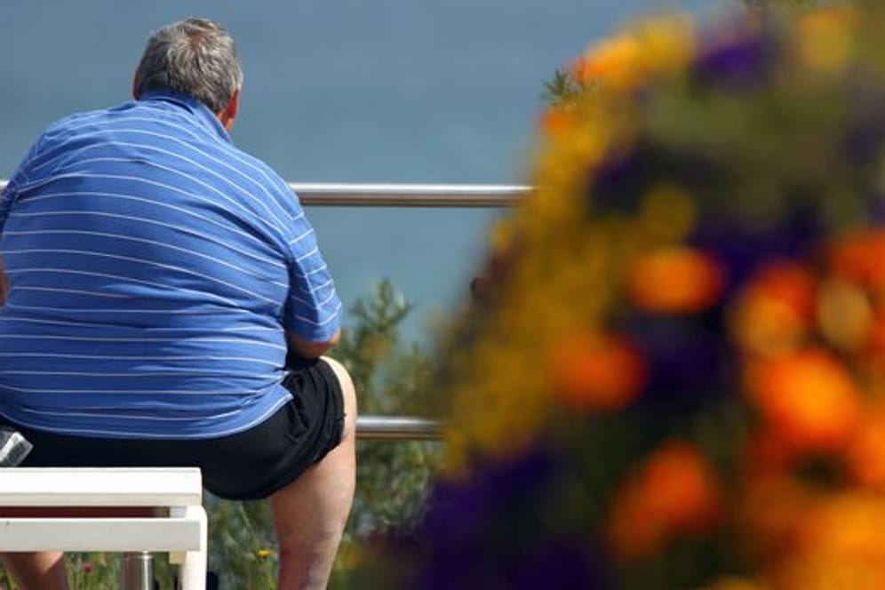 Krankhaftes Übergewicht: Immer mehr Menschen in Deutschland sind einer Studie zufolge fettleibig. Besonders hoch ist der Anteil bei den über 80-Jährigen.