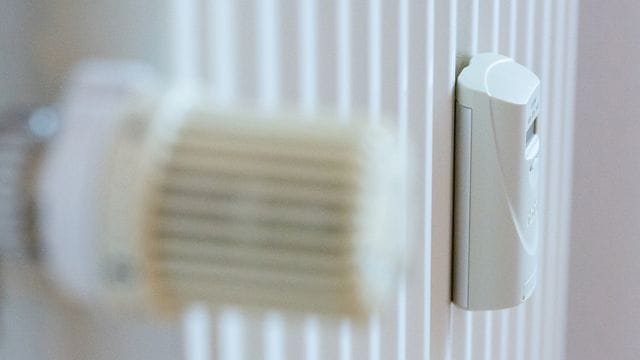 Eine Änderung der Heizkostenverordnung, wonach Zählerstände bald nur noch aus der Ferne abgelesen werden sollen, tritt wohl demnächst bald in Kraft. Eine Änderung der Heizkostenverordnung, wonach Zählerstände bald nur noch aus der Ferne abgelesen werden sollen, tritt wohl demnächst bald in Kraft.