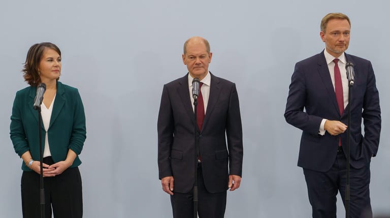 Annalena Baerbock, Olaf Scholz und Christian Lindner (Archivbild): Die Koalitionsverhandlungen stecken noch in der inhaltlichen Phase.