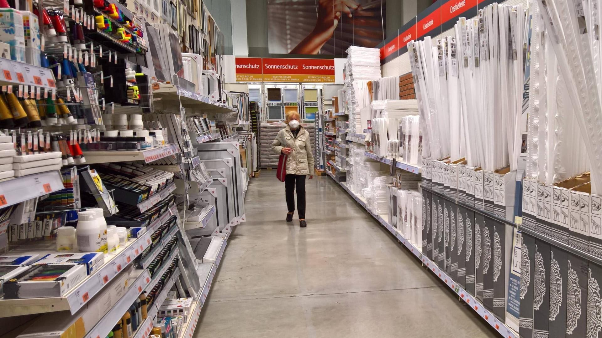 Baumarkt-Abteilung: In den kommenden Wochen könnten in einigen Märkten wieder Lücken in den Regalen auftauchen.