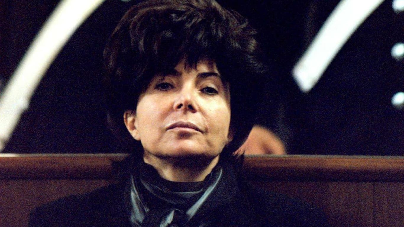 Patrizia Reggiani vor Gericht im Jahr 1998: Die ehemalige Frau des italienischen Modeschöpfers Maurizio Gucci hatte den Mord an ihrem Ex-Mann in Auftrag gegeben. Sie wurde dafür zu 29 Jahren Haft verurteilt wurde, von denen sie 16 absaß.