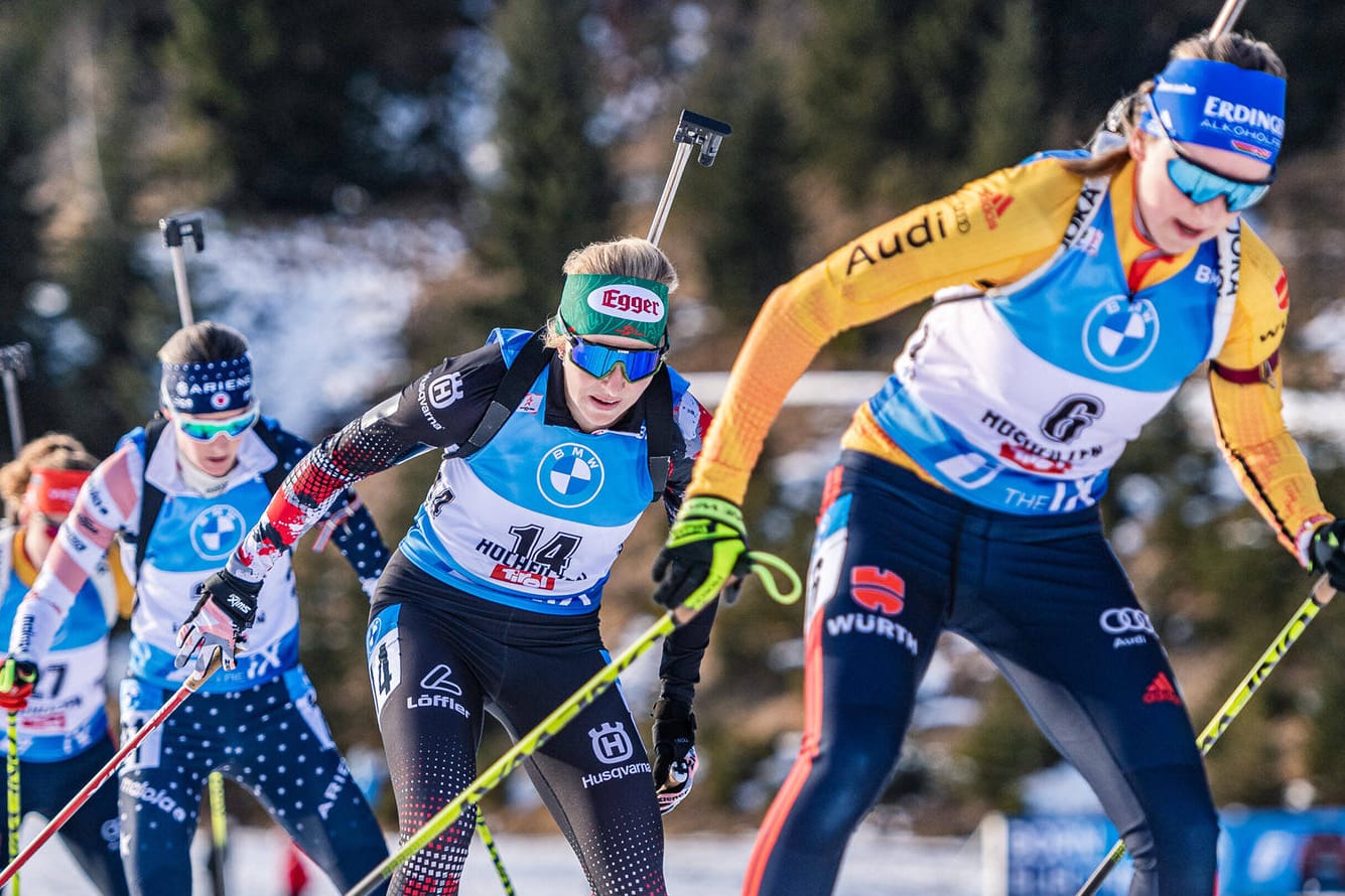 Denise Herrmann vorne weg: Die deutsche Biathletin in Hochfilzen im Dezember 2020.