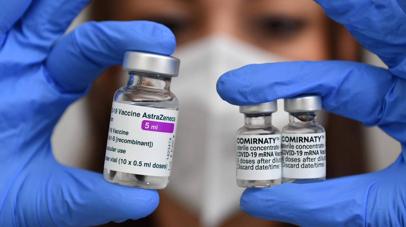 Astrazeneca-Dosen: Der durch den Impfstopp vorbelastete Impfstoff stand in Verdacht, allein wenig wirksam zu sein.