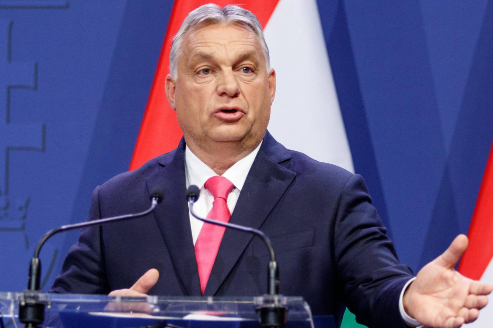 Viktor Orban: Der ungarische Regierungschef bietet an Flüchtlinge in den Westen durchreisen zu lassen.