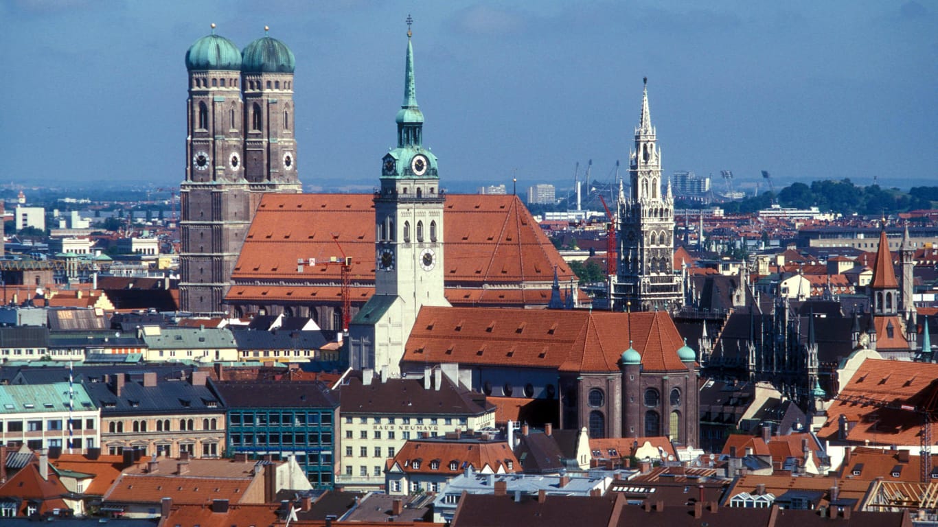 Blick auf die Münchner Skyline (Archivbild): Die bayerische Landeshauptstadt ist bundesweit für ihre hohen Mieten bekannt.