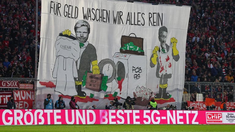 Scharfe Kritik an der Bayern-Führung: Das Fan-Banner im Spiel gegen den SC Freiburg.