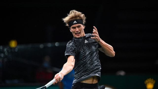 Alexander Zverev verlor das Halbfinale von Paris gegen Daniil Medwedew glatt in zwei Sätzen. Alexander Zverev verlor das Halbfinale von Paris gegen Daniil Medwedew glatt in zwei Sätzen.
