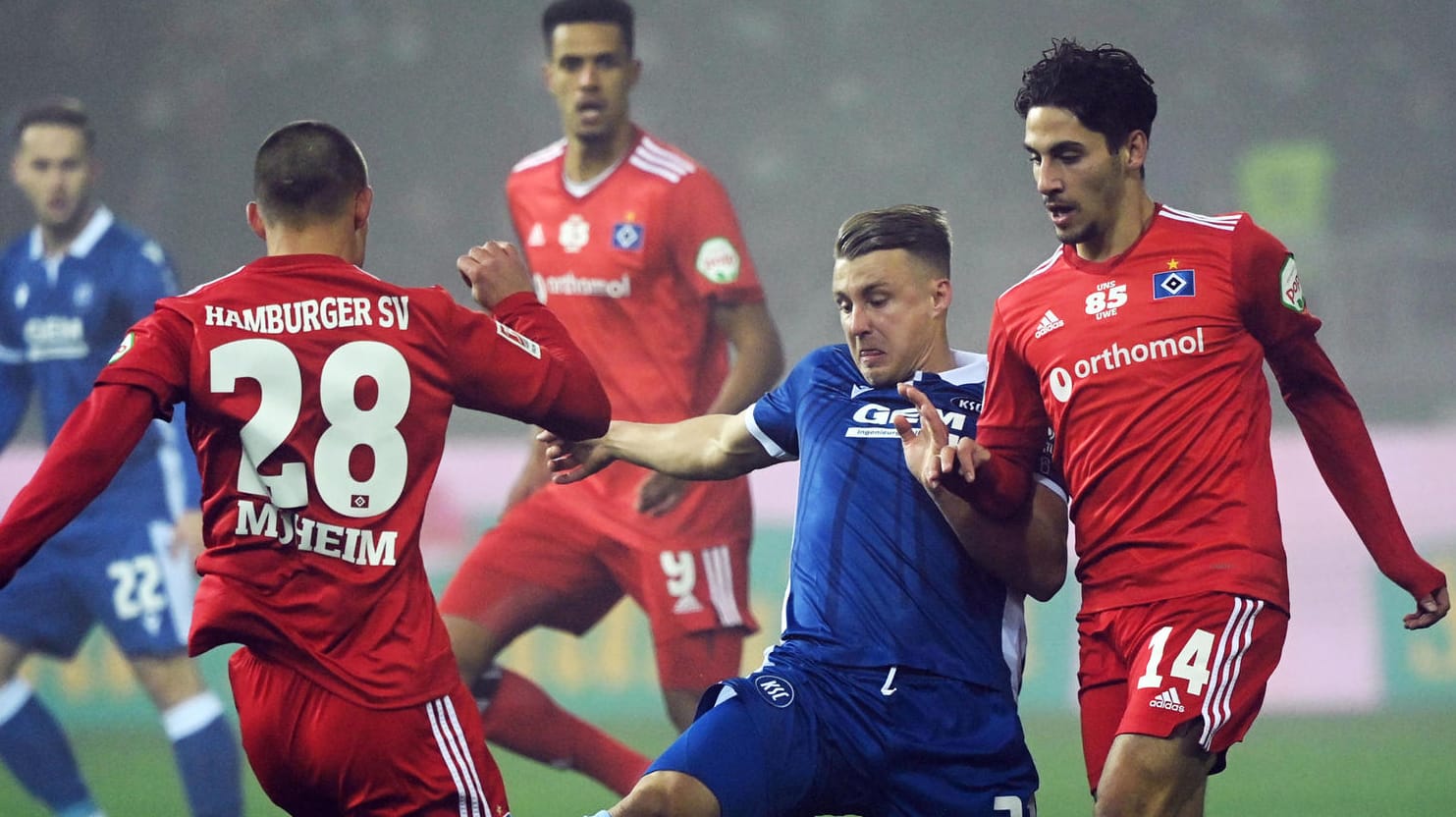 Umkämpfte Partie zwischen dem KSC und HSV im Karlsruher Wildpark.