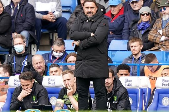 Norwich City hat sich von Trainer Daniel Farke (M) getrennt.
