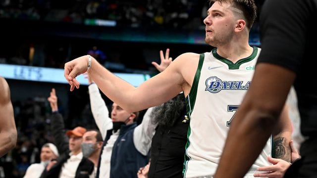 Warf die Dallas Mavericks gegen die Boston zum Sieg: Luka Doncic. Warf die Dallas Mavericks gegen die Boston zum Sieg: Luka Doncic.