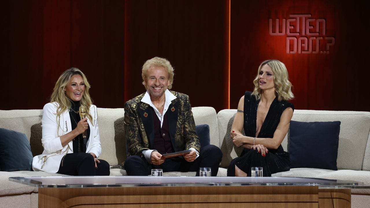 Thomas Gottschalk eingerahmt von Helene Fischer (l) und Michelle Hunziker (r). Thomas Gottschalk eingerahmt von Helene Fischer (l) und Michelle Hunziker (r).
