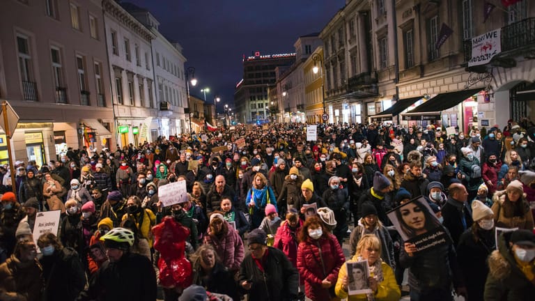 Proteste in Warschau: Zehntausende haben am Samstag demonstriert.