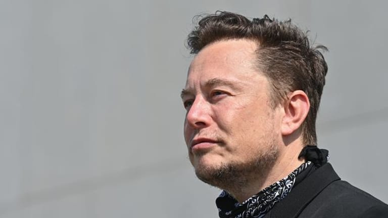 Aktienverkäufe einzige Möglichkeit, Steuern zu zahlen: Elon Musk.