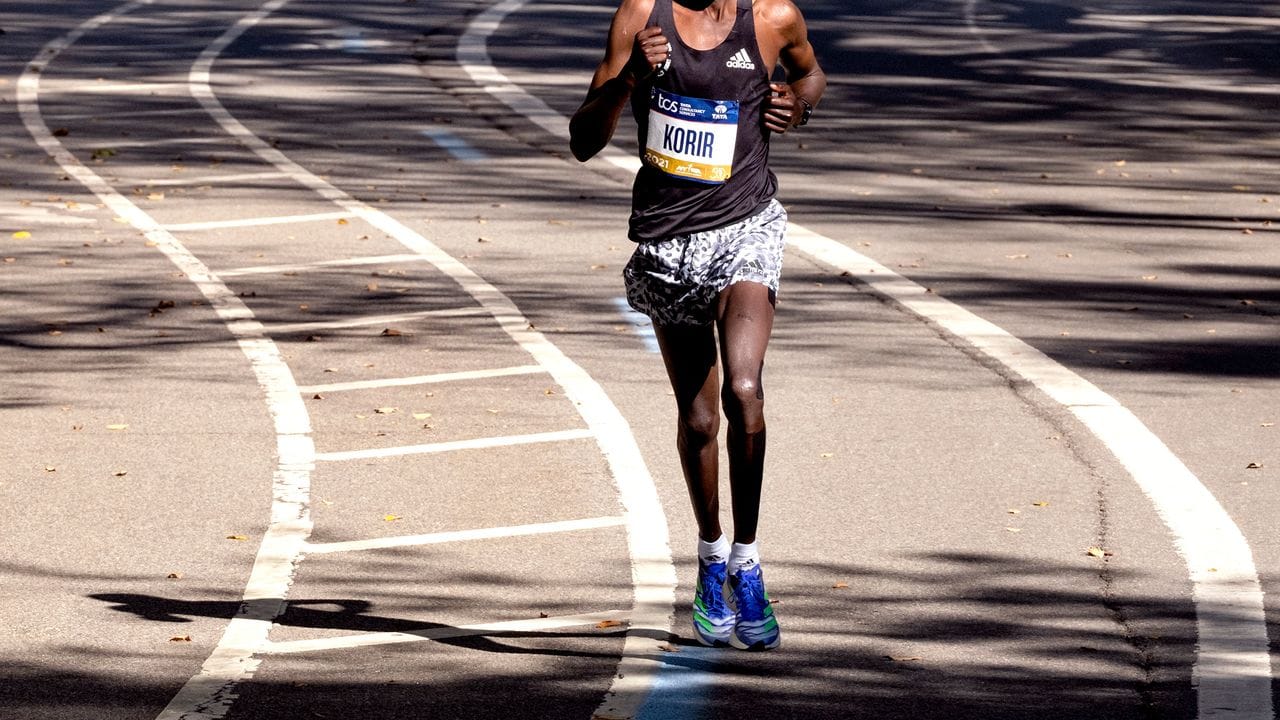 Albert Korir gewann den New York Marathon in 2:08:22 Stunden.
