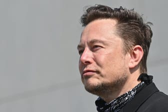Elon Musk: Der Tesla-Chef hat seinen Fans auf Twitter ein Angebot gemacht.