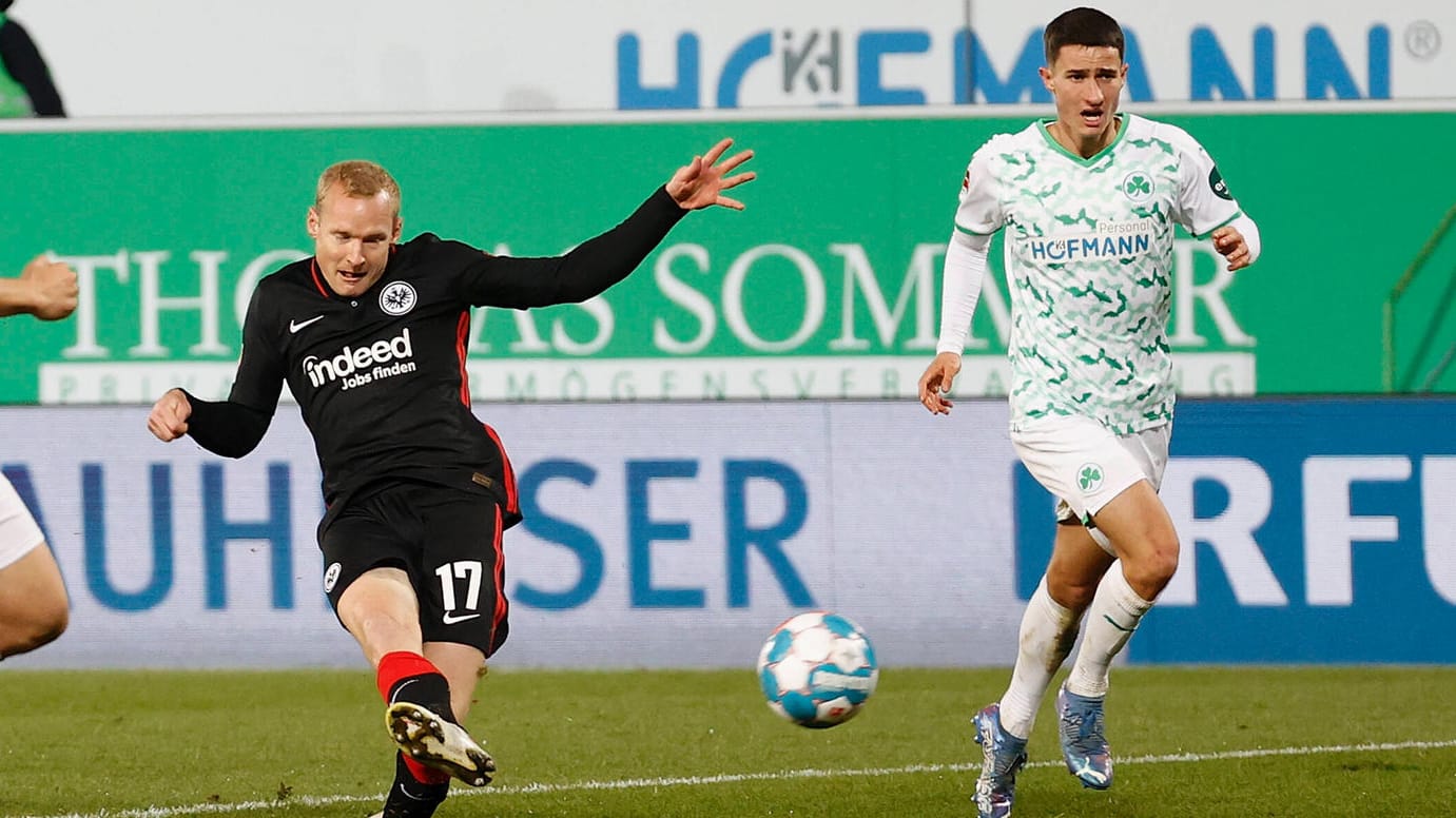 Sebastian Rode: Der Frankfurter Joker sorgte mit seinem Treffer für die Entscheidung gegen Fürth. Sebastian Rode: Der Frankfurter Joker sorgte mit seinem Treffer für die Entscheidung gegen Fürth.