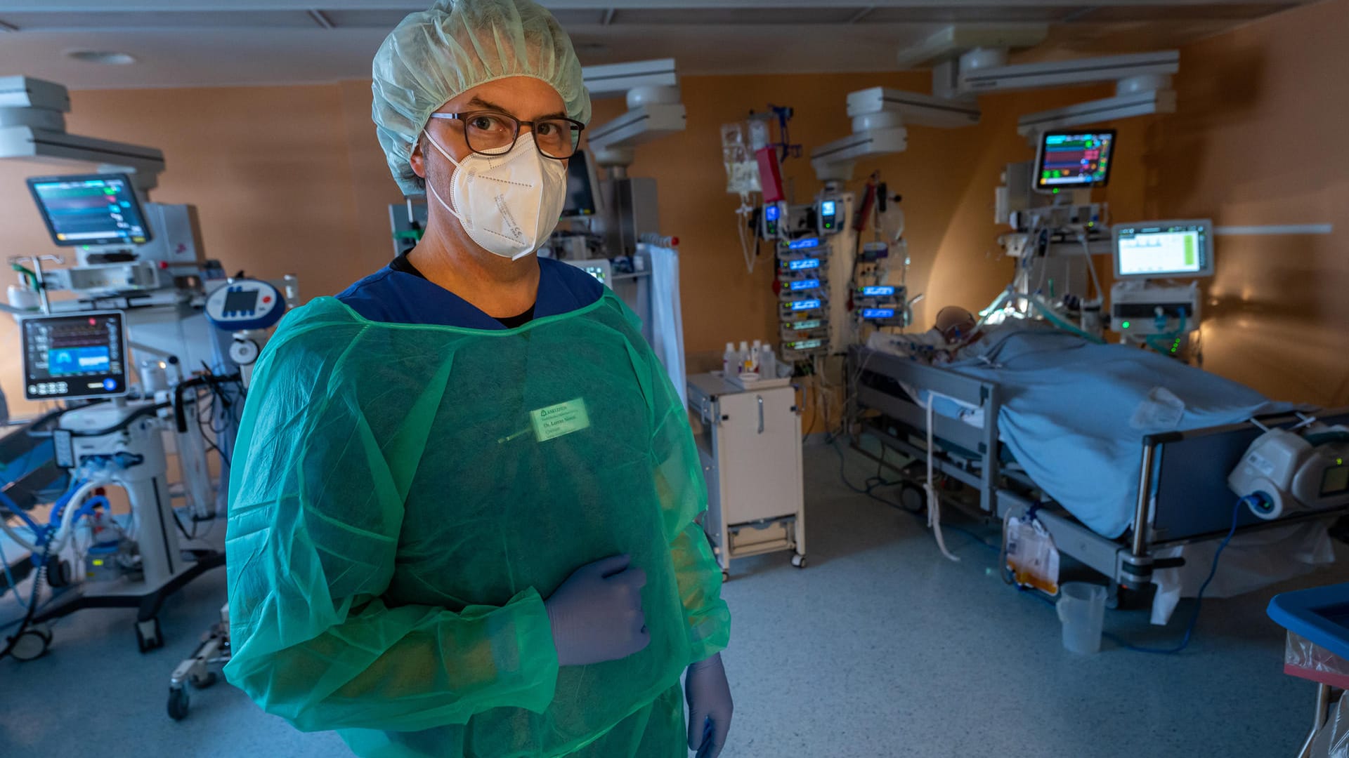 Behandlung von Corona-Patienten: Lorenz Nowak ist Chefarzt einer Klinik im bayerischen Gauting.