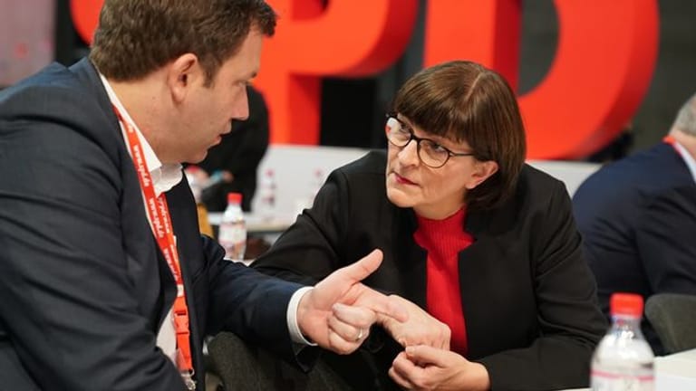 Klingbeil und Esken wollen SPD als Parteichefs führen.