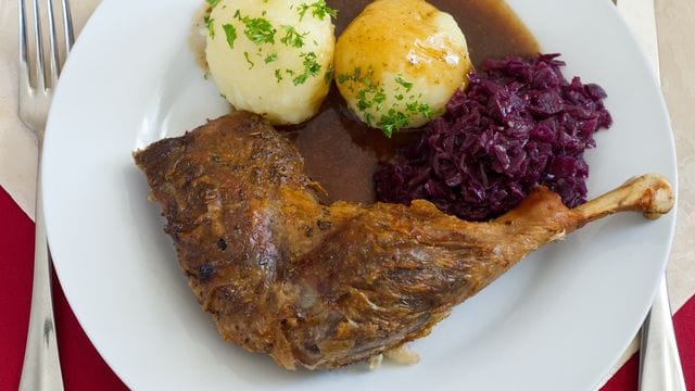 Festessen Weihnachtsgans mit Rotkohl Festessen Weihnachtsgans mit Rotkohl