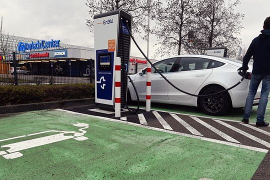 Schnellladepark für E-Autos