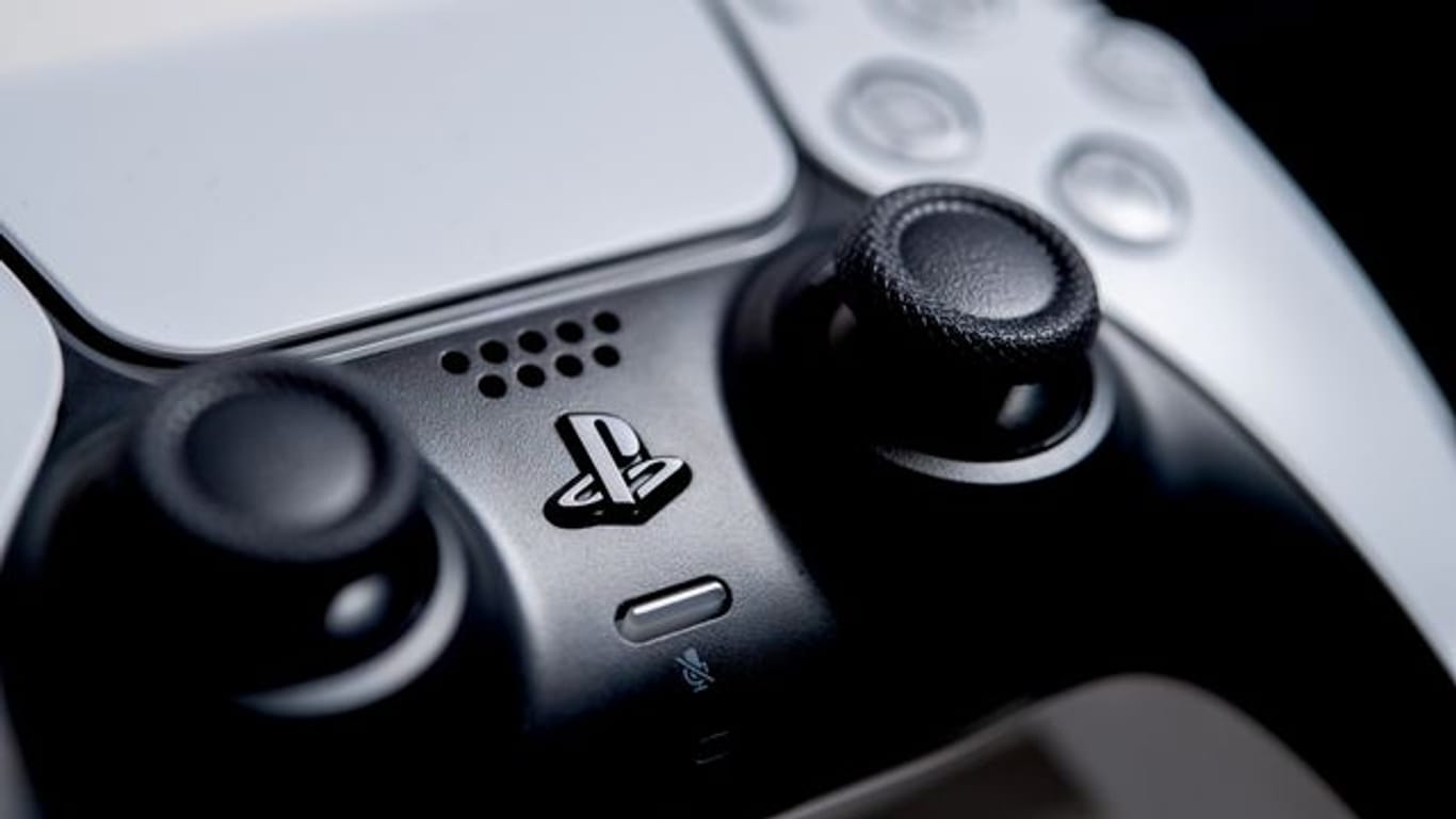 Das Playstation-Logo ist auf dem Playstation 5-Controller zu sehen.
