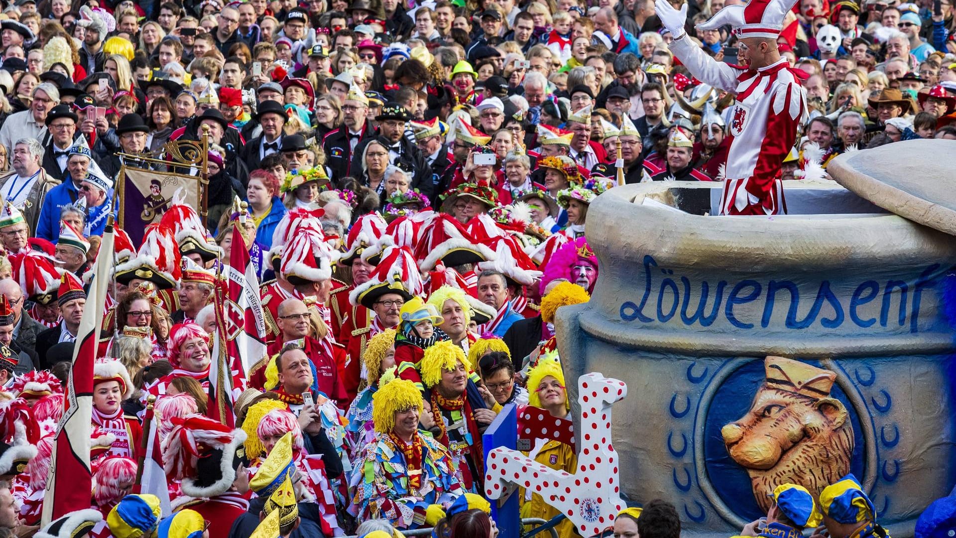 Das traditionelle Hoppeditz Erwachen in Düsseldorf (Archivbild, 2018): Trotz steigender Inzidenzen soll es auch 2021 stattfinden.