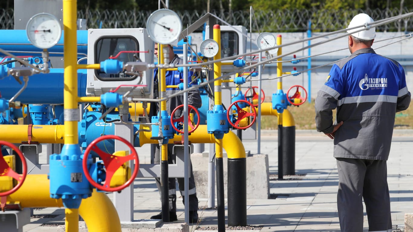 Gasmessstation in der Nähe von Sankt Petersburg (Symbolbild): Europa ächzt unter hohen Energiepreisen, das russische Unternehmen Gazprom will nun die Lieferungen erhöhen.