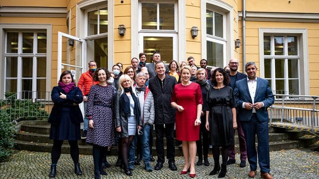 Gruppenbild der Hauptverhandler: Mehrere Themen müssen weiter diskutiert werden. Gruppenbild der Hauptverhandler: Mehrere Themen müssen weiter diskutiert werden.