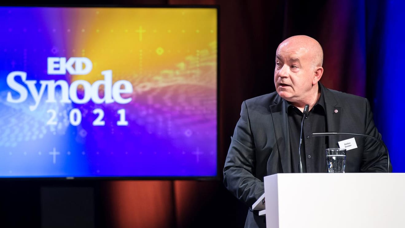 Detlev Zander, Mitglied des Betroffenenbeirates, spricht: Zu der mehrtägigen Synode werden die meisten Kirchenparlamentarier wegen der Corona-Lage online zugeschaltet. Detlev Zander, Mitglied des Betroffenenbeirates, spricht: Zu der mehrtägigen Synode werden die meisten Kirchenparlamentarier wegen der Corona-Lage online zugeschaltet.